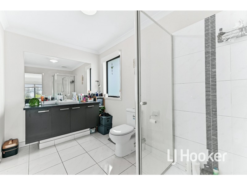 34 Dusseldorp Avenue, Pakenham VIC 3810