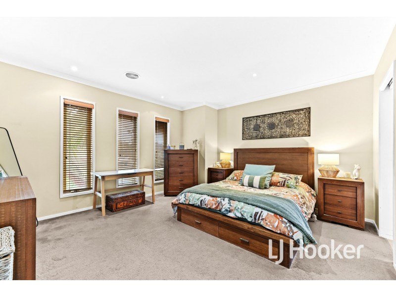 12 Bailey Place, Pakenham VIC 3810