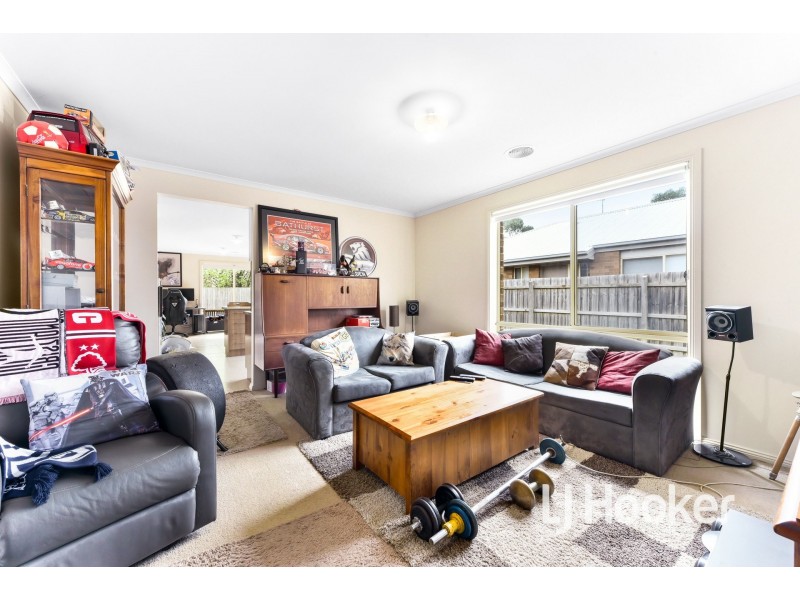 13 Tribuzi Close, Pakenham VIC 3810