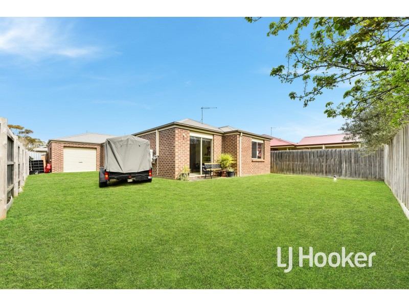 13 Tribuzi Close, Pakenham VIC 3810