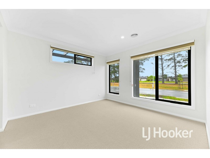 68 Charming Loop, Officer VIC 3809