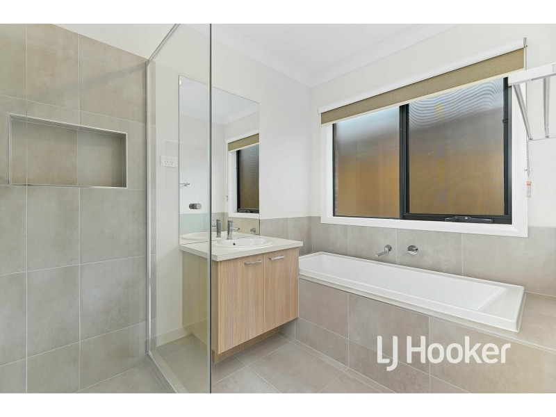68 Charming Loop, Officer VIC 3809
