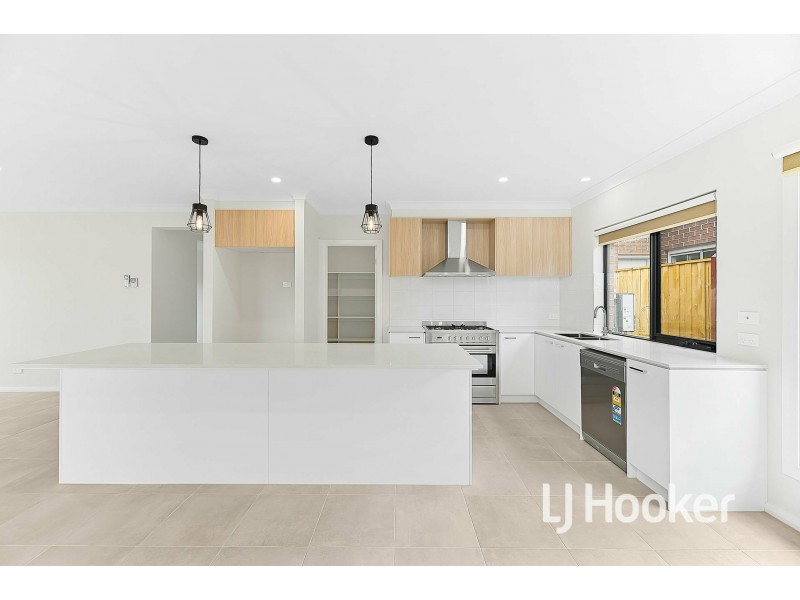 68 Charming Loop, Officer VIC 3809