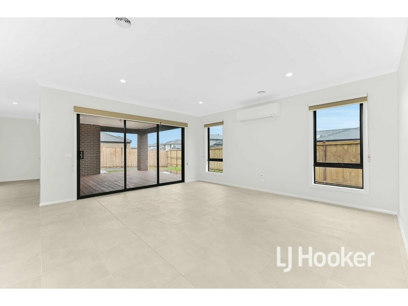 68 Charming Loop, Officer VIC 3809