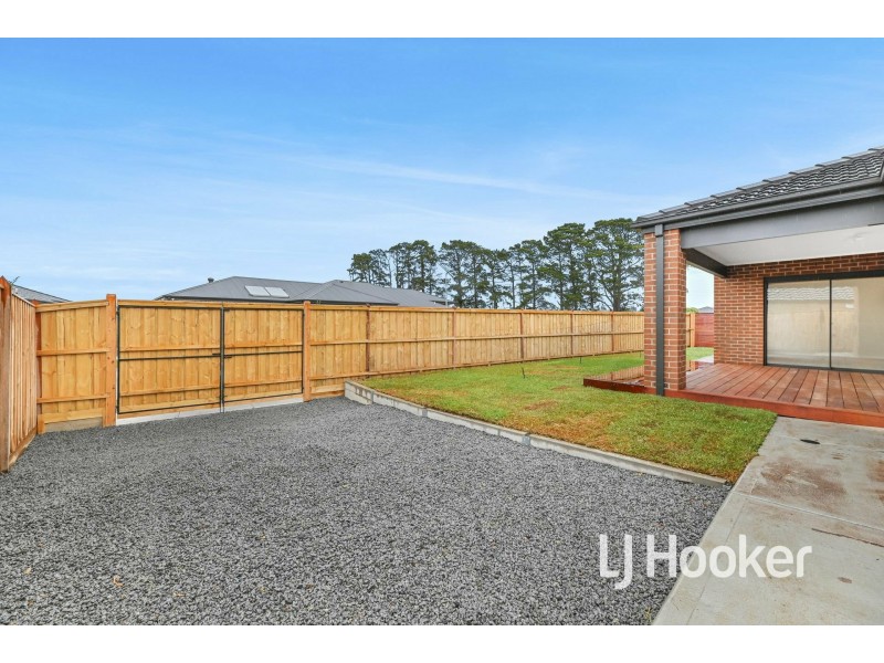68 Charming Loop, Officer VIC 3809