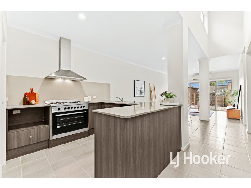 12 Haakman Way, Pakenham VIC 3810