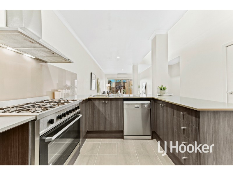 12 Haakman Way, Pakenham VIC 3810