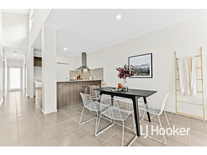 12 Haakman Way, Pakenham VIC 3810