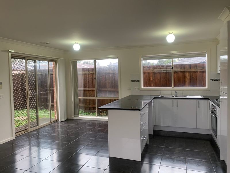 13 Shakespeare Court, Drouin VIC 3818