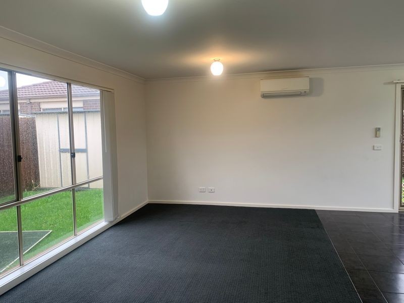 13 Shakespeare Court, Drouin VIC 3818
