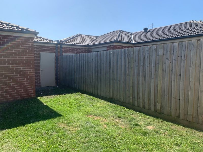 13 Shakespeare Court, Drouin VIC 3818