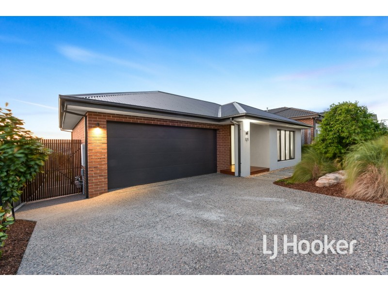 121 Grandvue Boulevard, Officer VIC 3809