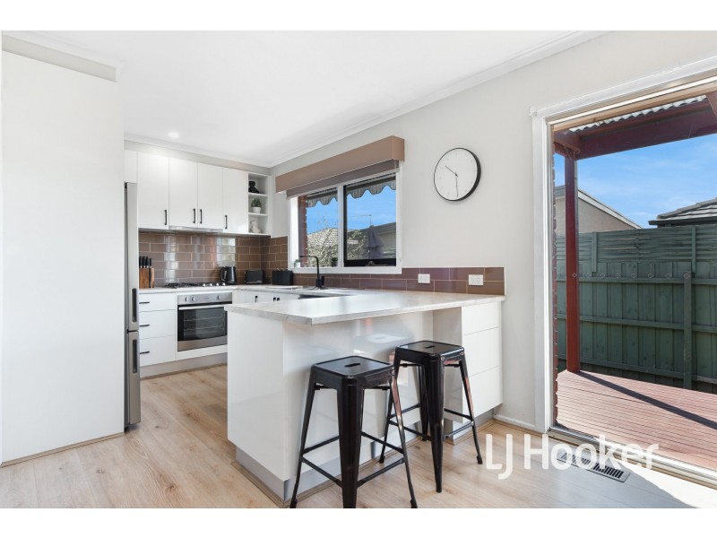 2/28A Henry Street, Pakenham VIC 3810