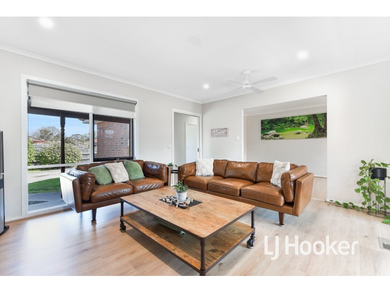 2/28A Henry Street, Pakenham VIC 3810