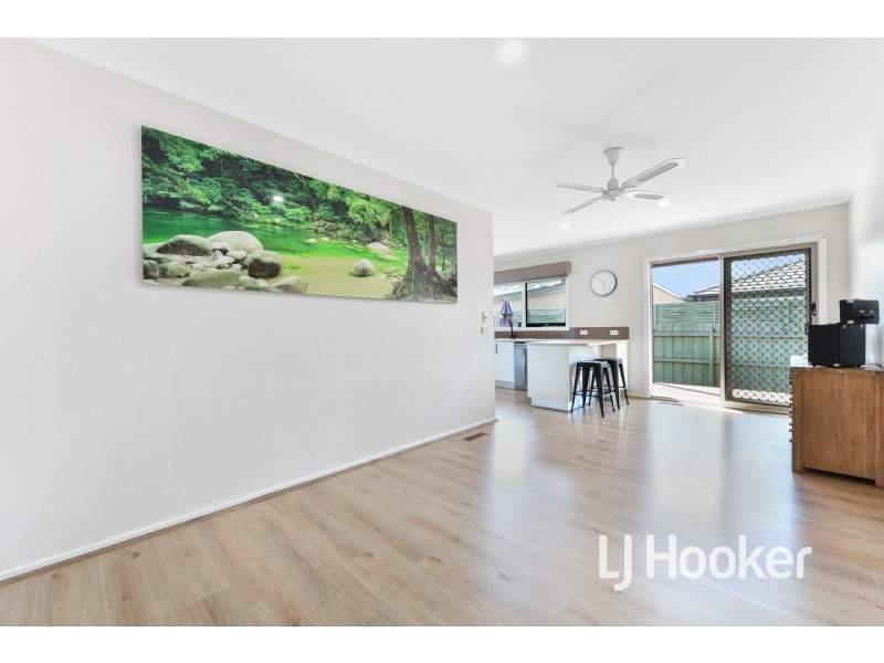 2/28A Henry Street, Pakenham VIC 3810
