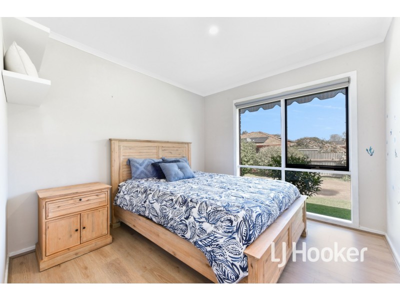 2/28A Henry Street, Pakenham VIC 3810