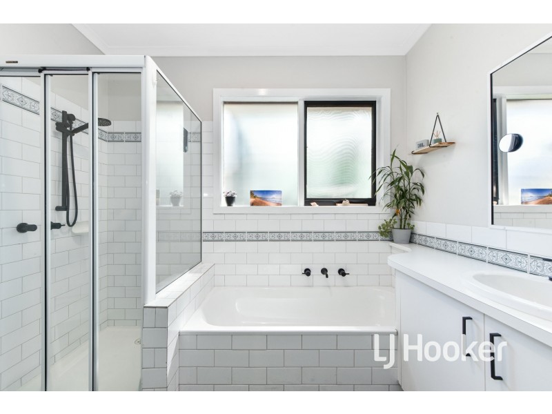 2/28A Henry Street, Pakenham VIC 3810