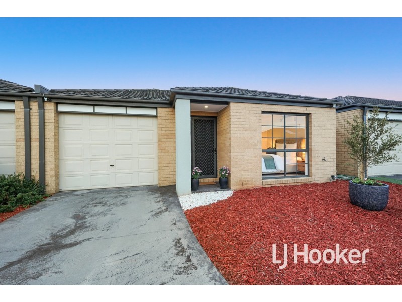 16/7 Syme Road, Pakenham VIC 3810