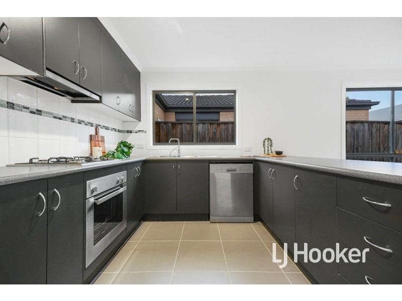16/7 Syme Road, Pakenham VIC 3810