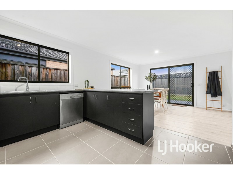 16/7 Syme Road, Pakenham VIC 3810