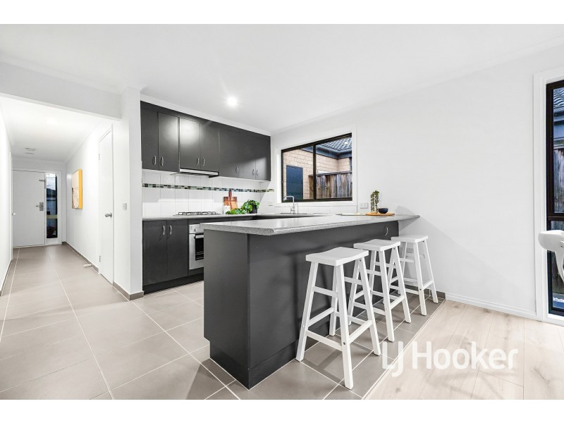 16/7 Syme Road, Pakenham VIC 3810