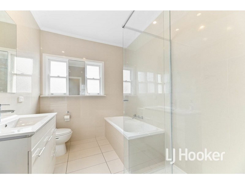 Unit 1/157 Ahern Road, Pakenham VIC 3810