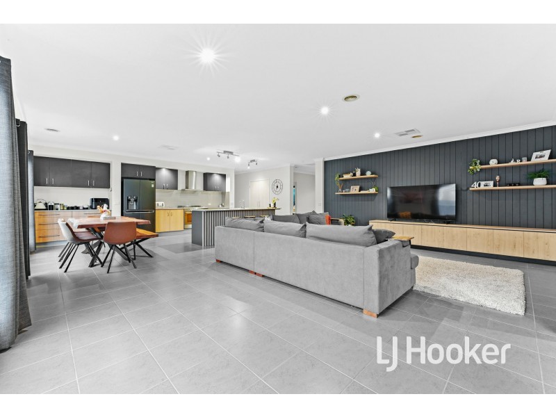 14 Sweet Pea Drive, Pakenham VIC 3810