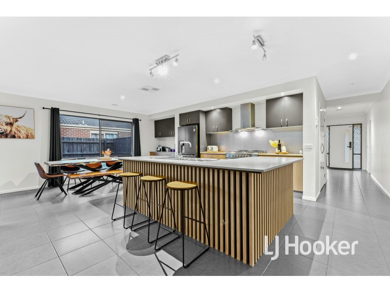 14 Sweet Pea Drive, Pakenham VIC 3810