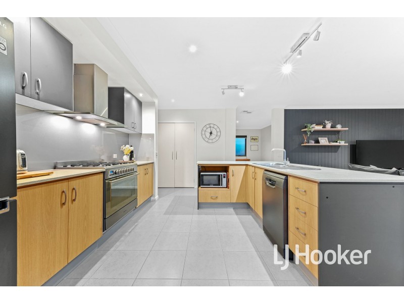 14 Sweet Pea Drive, Pakenham VIC 3810