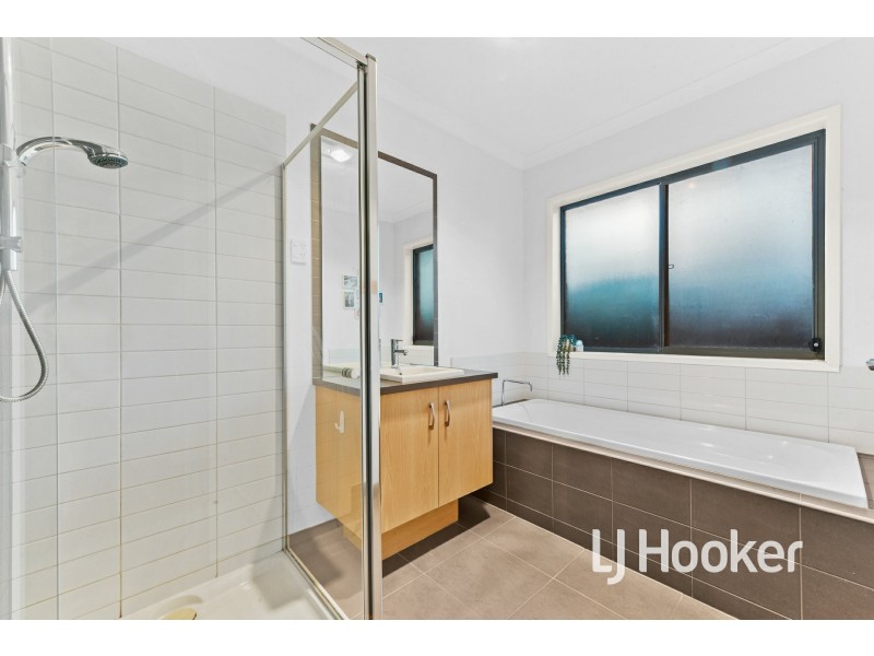 14 Sweet Pea Drive, Pakenham VIC 3810