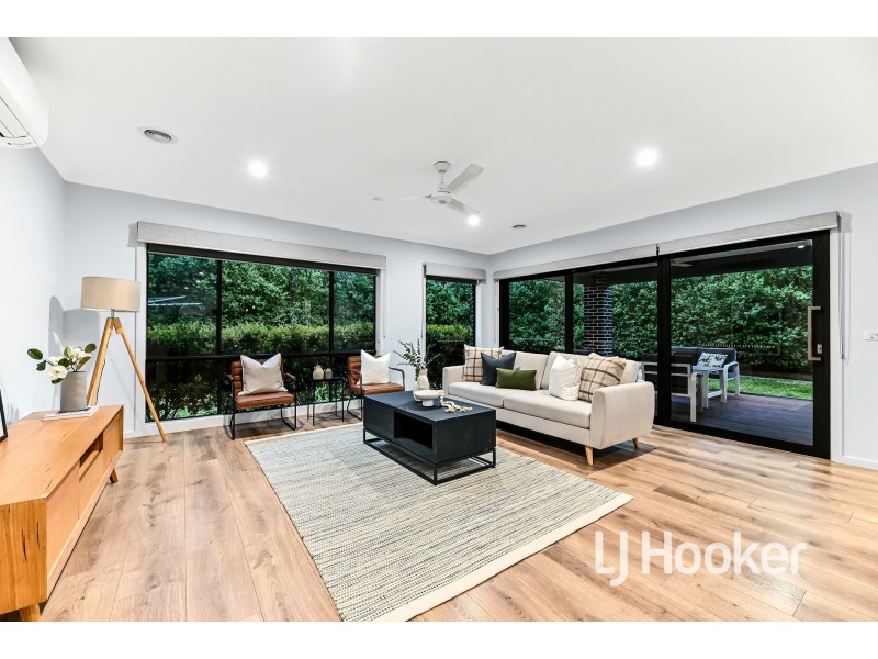 5 Medlow Way, Clyde North VIC 3978