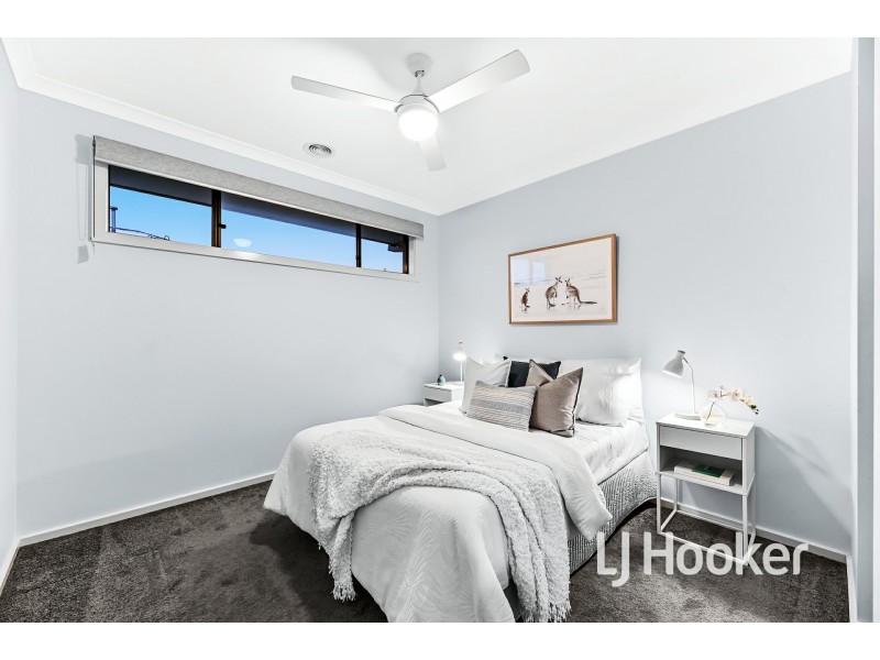 5 Medlow Way, Clyde North VIC 3978