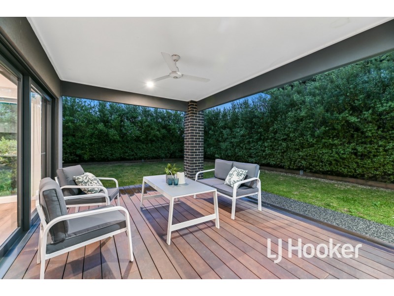 5 Medlow Way, Clyde North VIC 3978