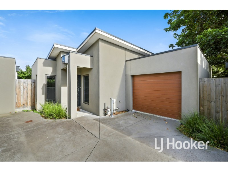 4/10 Snodgrass Street, Pakenham VIC 3810