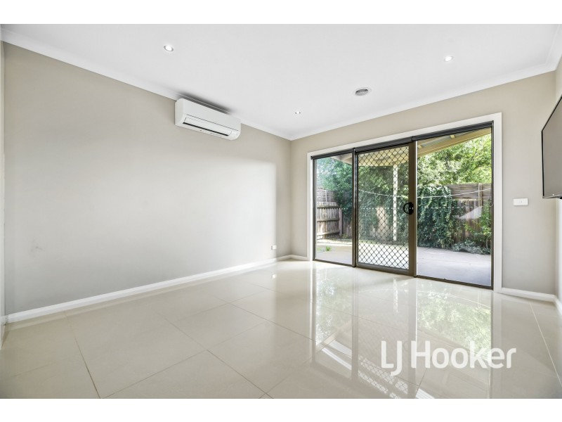 4/10 Snodgrass Street, Pakenham VIC 3810