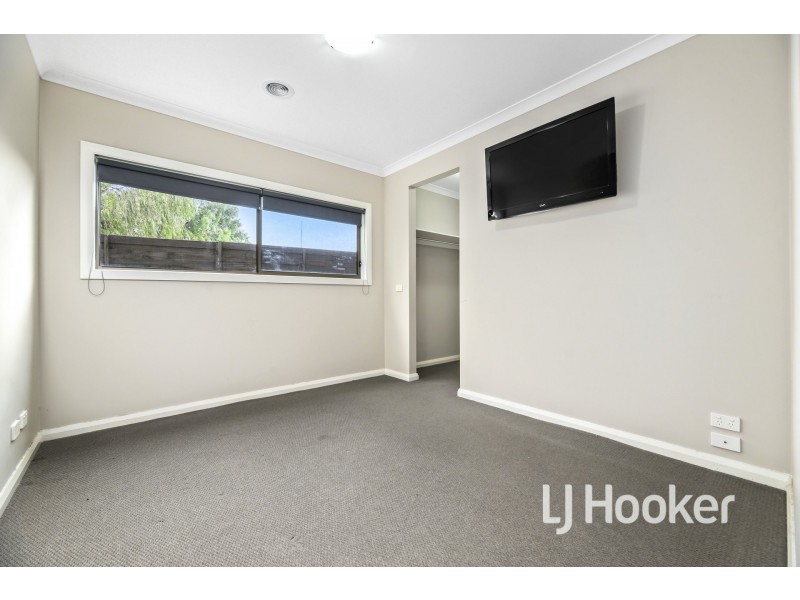 4/10 Snodgrass Street, Pakenham VIC 3810