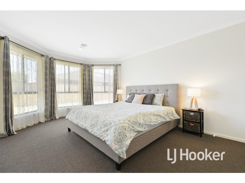 6 Mikasa Place, Pakenham VIC 3810