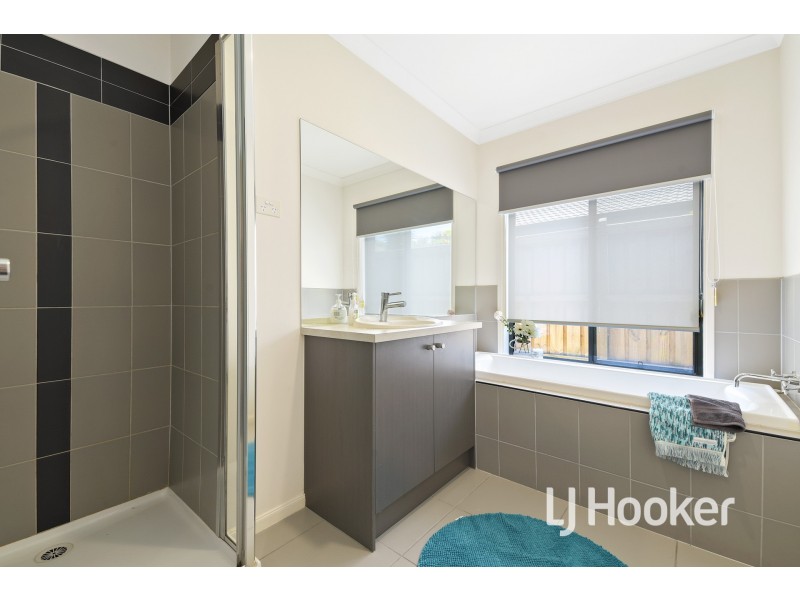 6 Mikasa Place, Pakenham VIC 3810