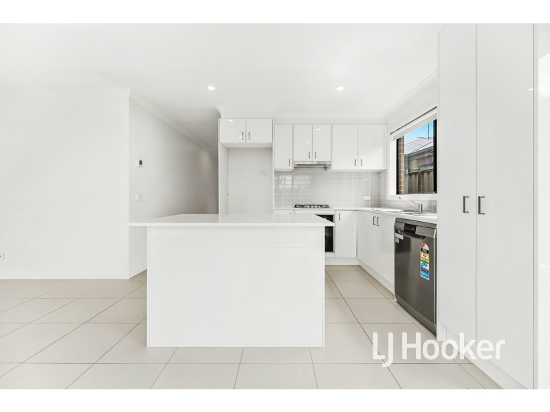 22 Expedition Circuit, Pakenham VIC 3810