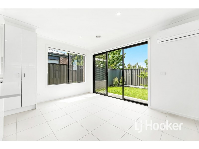 22 Expedition Circuit, Pakenham VIC 3810