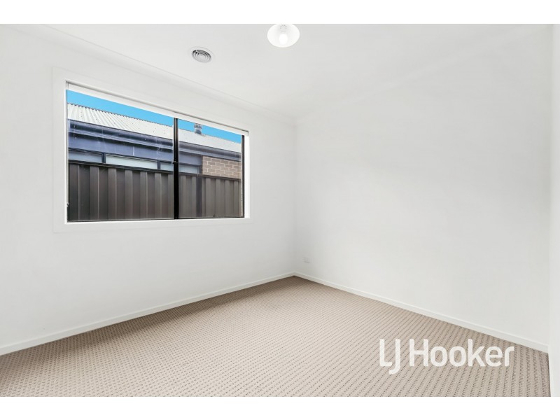 22 Expedition Circuit, Pakenham VIC 3810