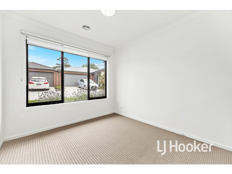 22 Expedition Circuit, Pakenham VIC 3810