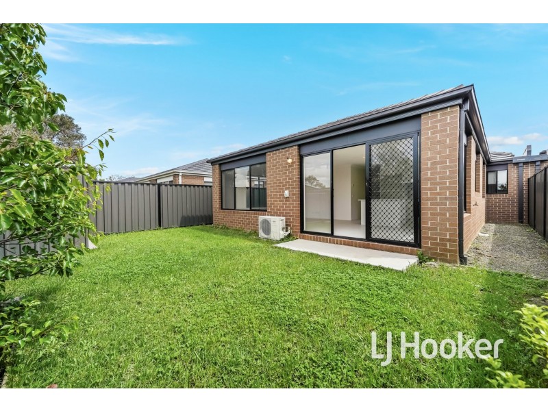 22 Expedition Circuit, Pakenham VIC 3810