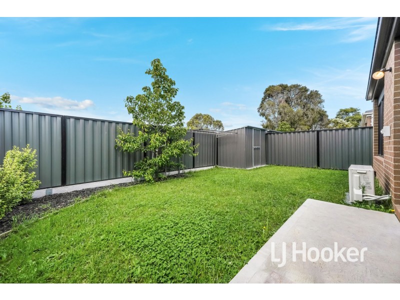 22 Expedition Circuit, Pakenham VIC 3810