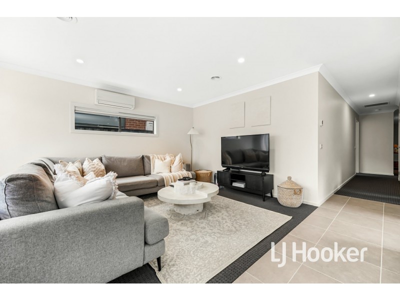 21 Expedition Circuit, Pakenham VIC 3810