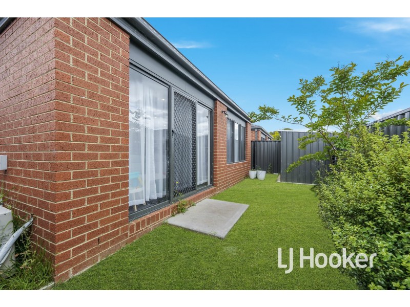 21 Expedition Circuit, Pakenham VIC 3810