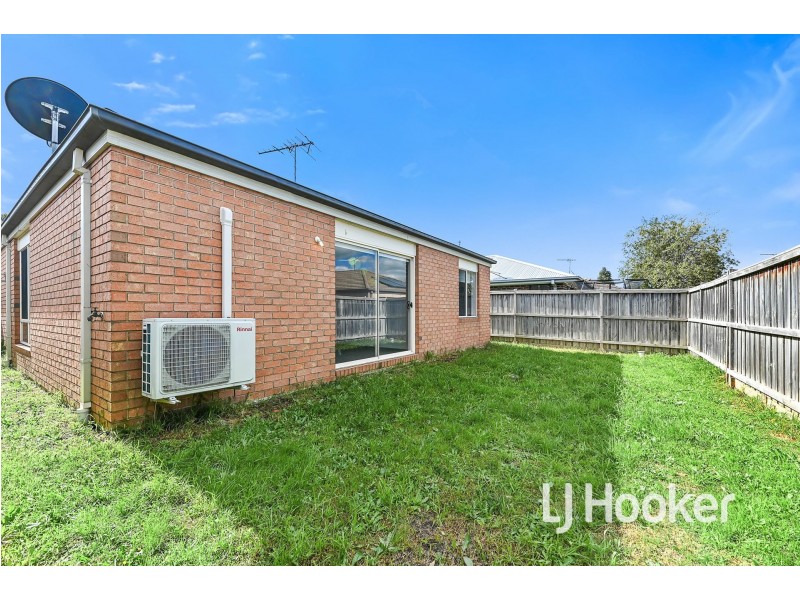 23 Markbeech Cres, Officer VIC 3809