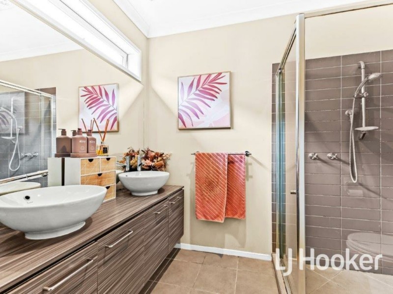 12 Bailey Place, Pakenham VIC 3810