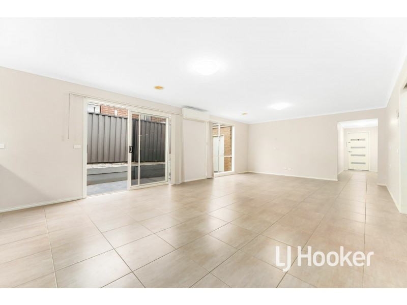 30 Lucerne Circuit, Pakenham VIC 3810