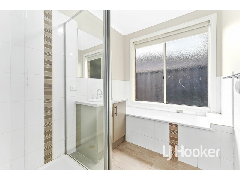 30 Lucerne Circuit, Pakenham VIC 3810